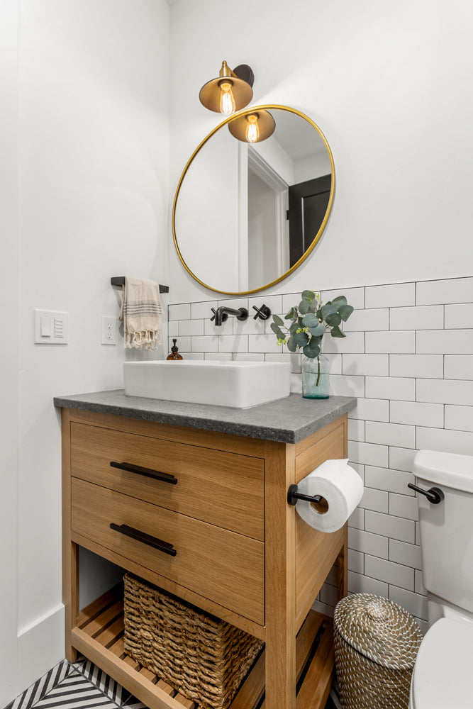 How to Decorate a Farmhouse Style Bathroom Vanity